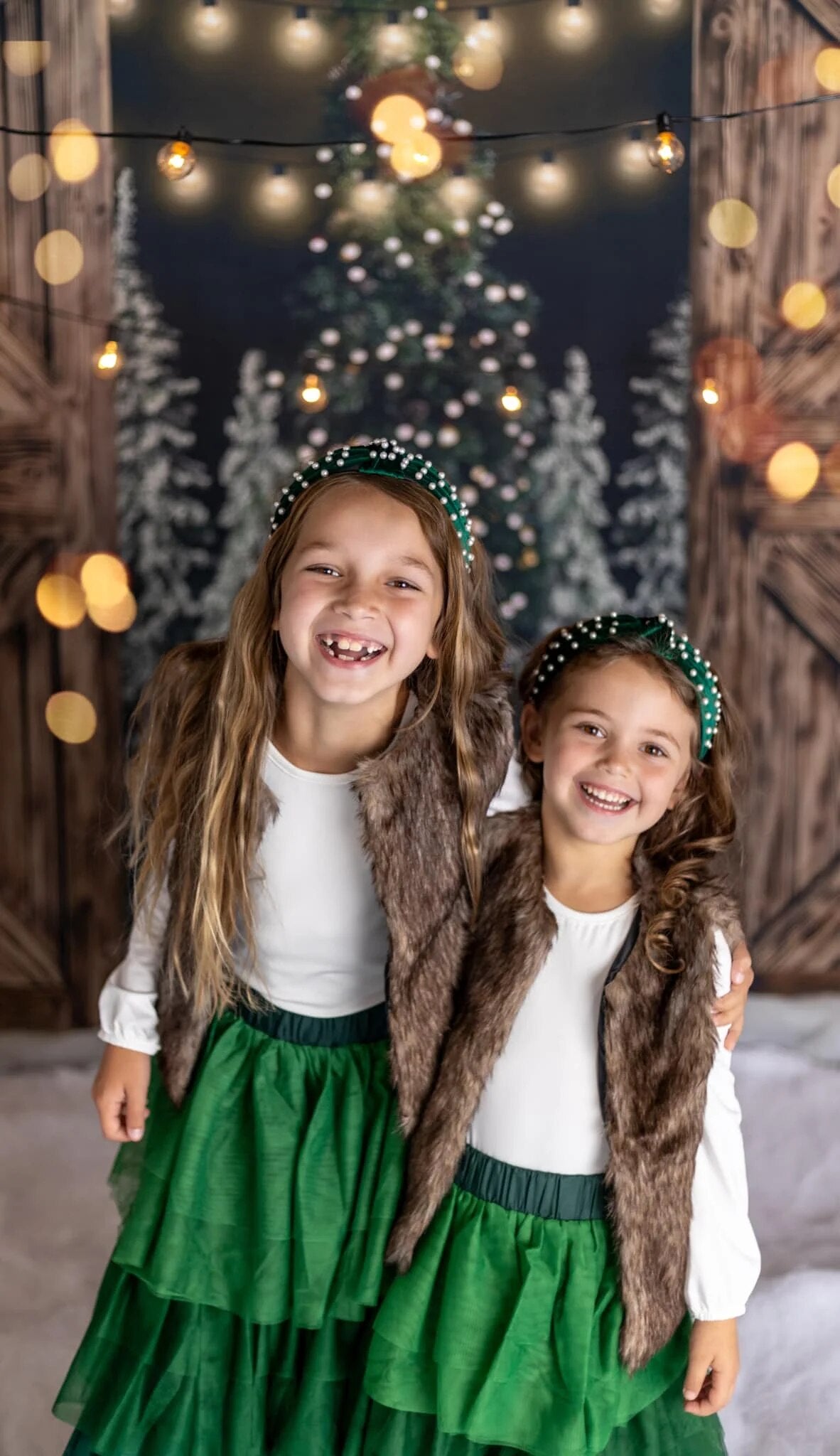 Urban Tree Farm Backdrops Kids Adult Photography Props Child Baby Xmas Photocall Snowy Christmas Trees Wooden Door Background