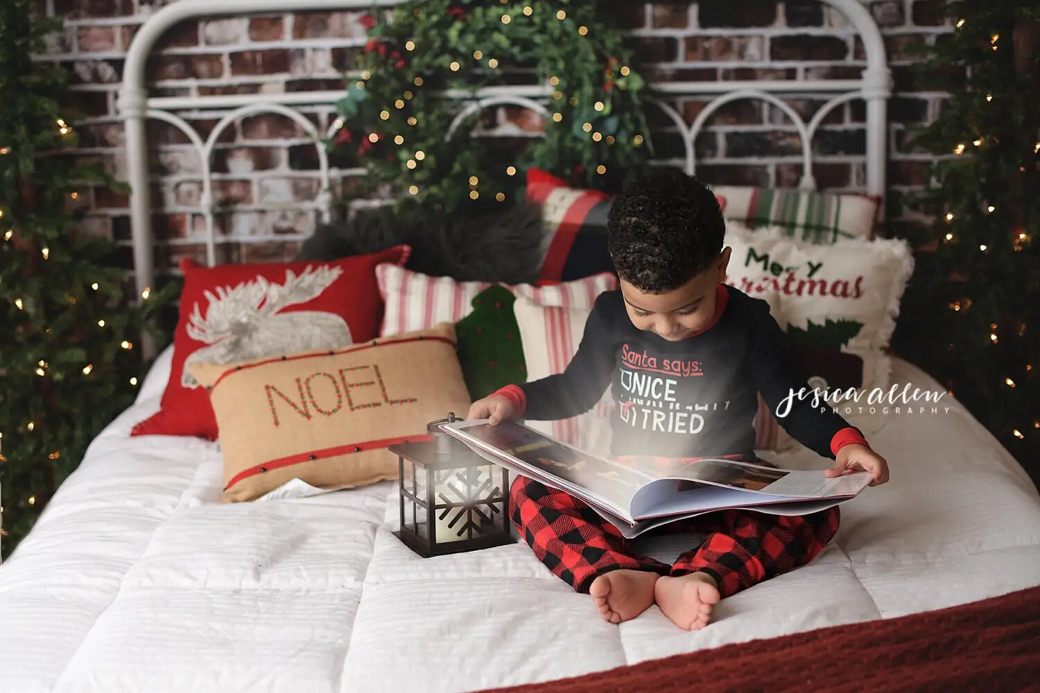 Arrière-plan de tête de lit couronne de noël, accessoires de photographie pour enfants et adultes, décors de séance photo pour bébés et adultes, arrière-plan de lit mural en brique de noël 