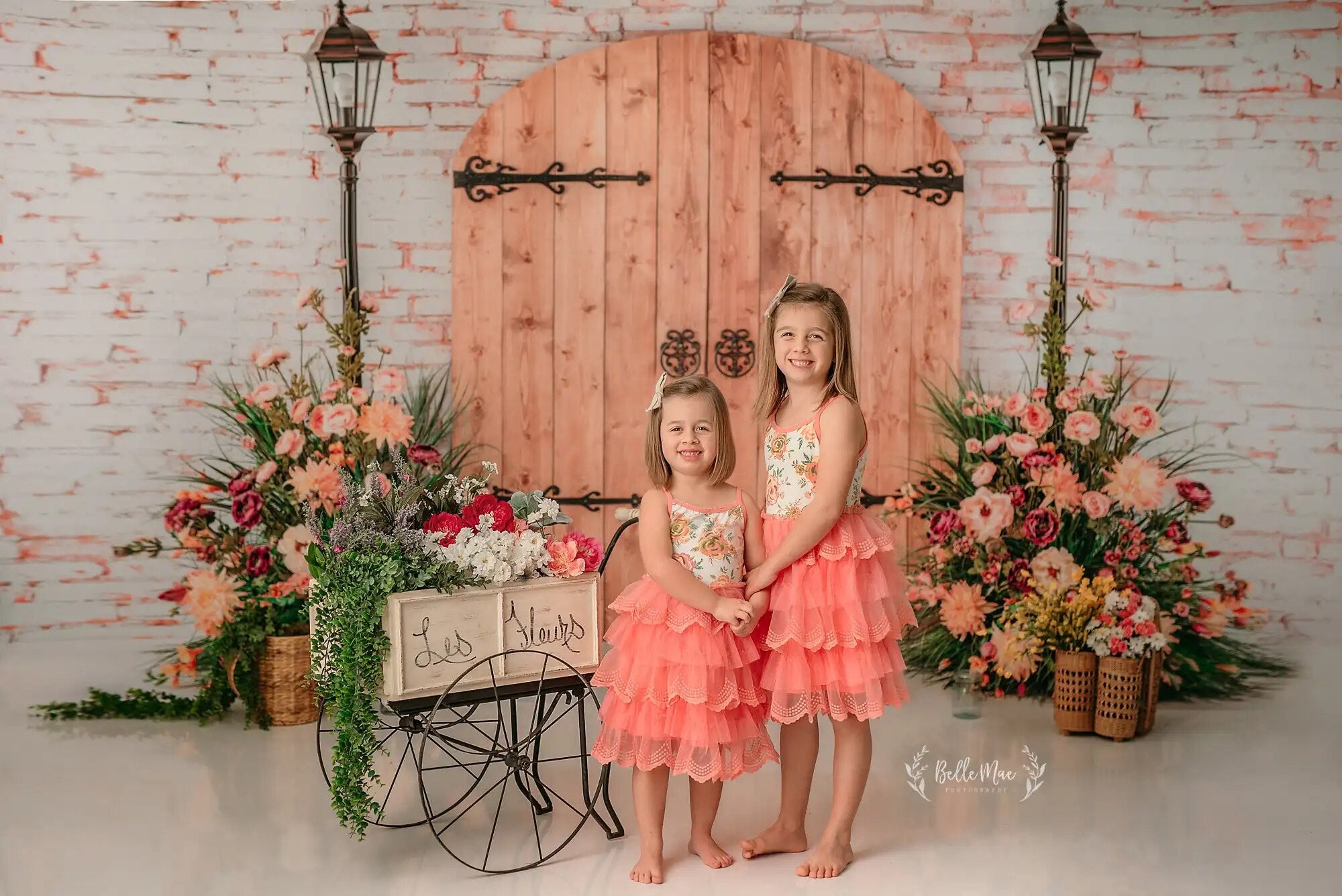 Gate to the Rose Gardens Backdrops Kids Baby Photography Props Child Adult Photocall Spring Floral Retro Wooden Door Background