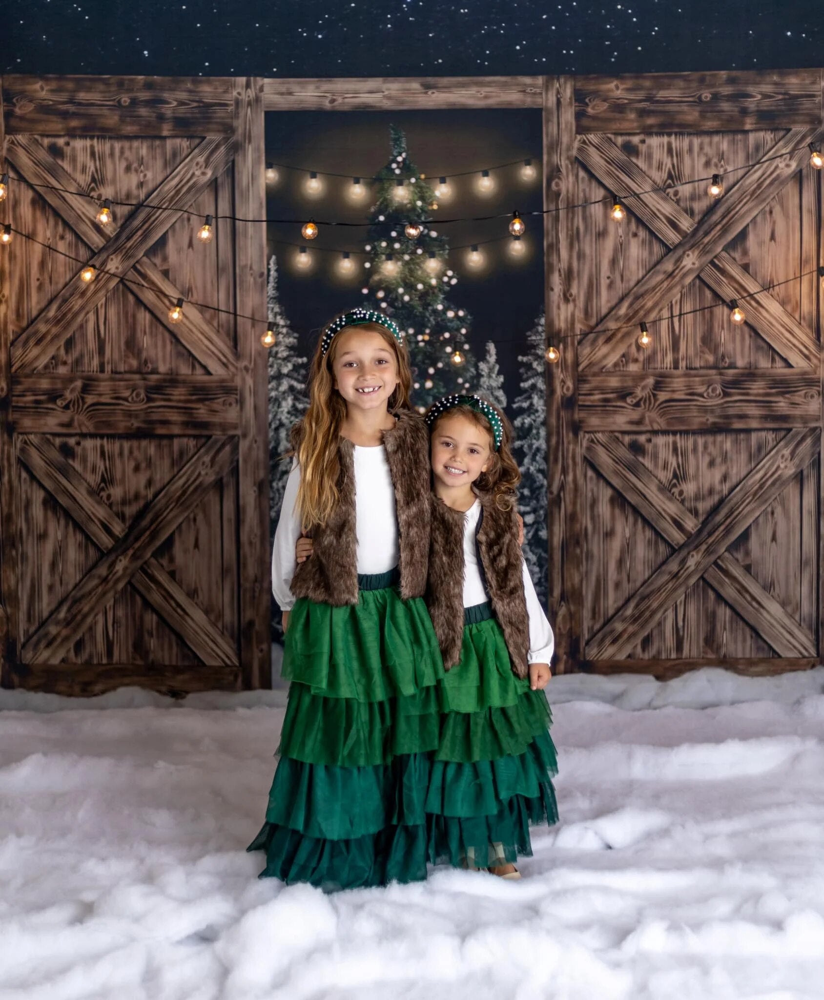 Urban Tree Farm Backdrops Kids Adult Photography Props Child Baby Xmas Photocall Snowy Christmas Trees Wooden Door Background