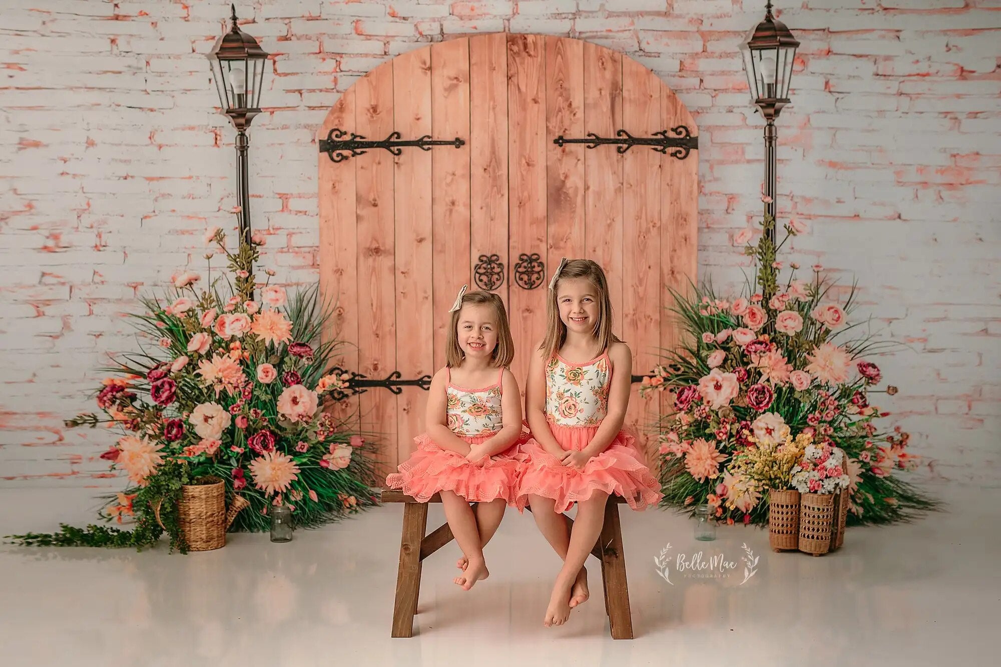 Gate to the Rose Gardens Backdrops Kids Baby Photography Props Child Adult Photocall Spring Floral Retro Wooden Door Background